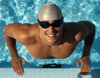 A água como pausa na rotina: por que natação e hidro ajudam a aliviar o estresse